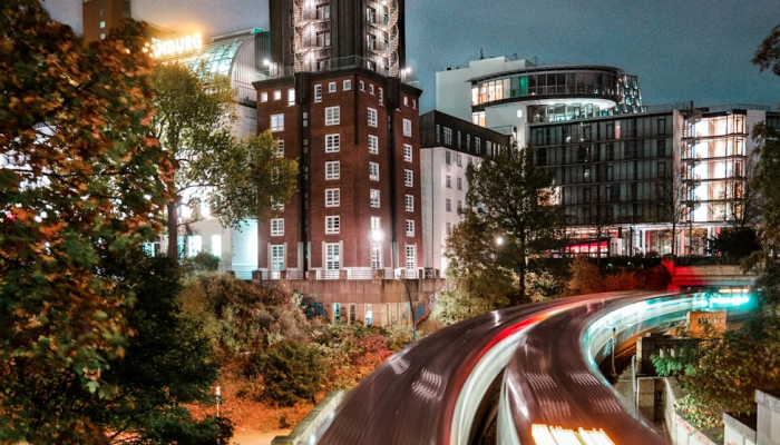 上海疫情最新消息诗词：护航城市的温暖之光